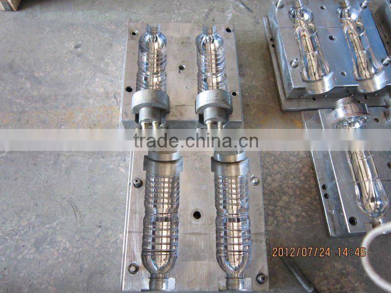 Plastic bottle blow mould