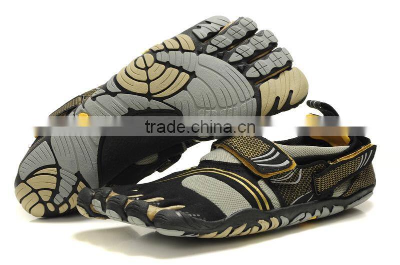 2015 climbing boot shoes for men shoes sport hiking finger shoes