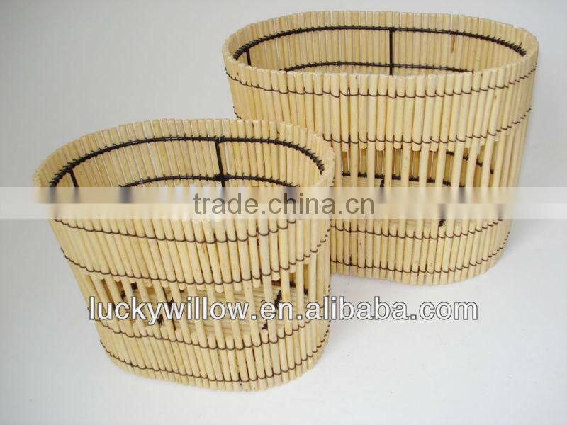 2013 latested new design willow wicker laundry basket with lid and fabric fou big hotel