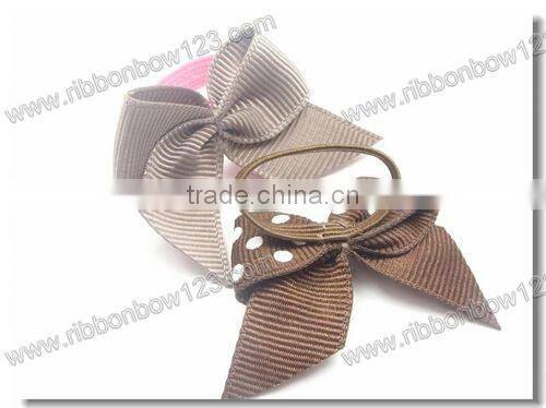ribbon bow with elastic loop for packaging