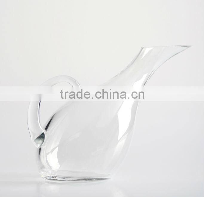 Decorative wine aerator