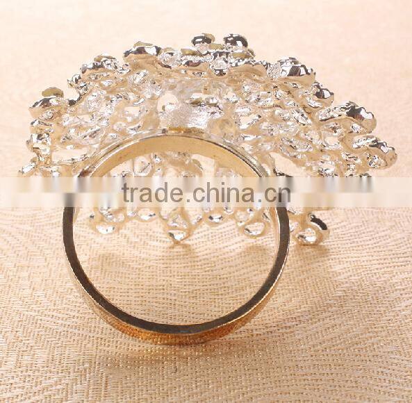 fashionable flower shape crystal metal alloy napkin rings