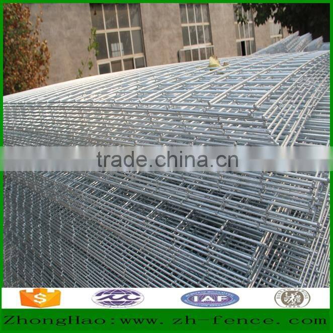 Factory direct sale powder coated triangle bending fence / peach shape post fence