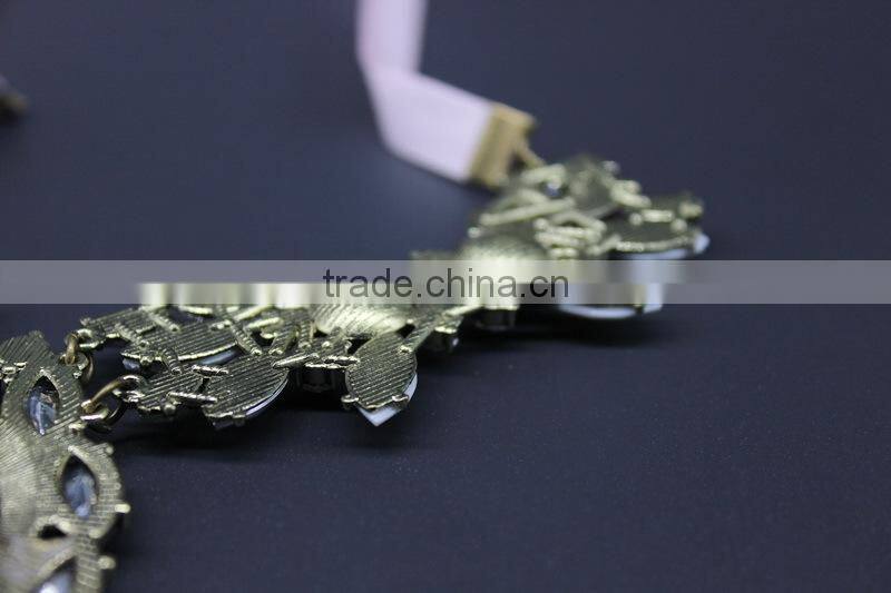 New luxury fashion resin flowers women Necklace Jewelry low MOQ