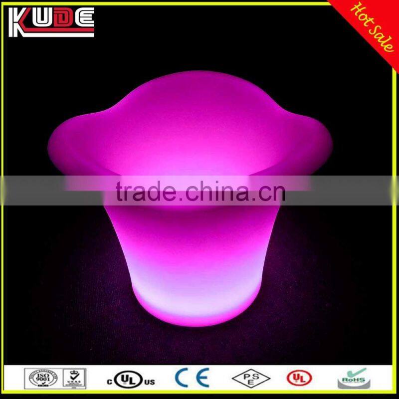 Popular PE Plastic Material LED Ice Bucket Ice Bucket With Lid