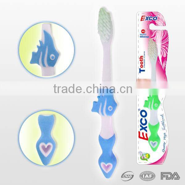 2016 new designed soft bristle feature kids tooth brushes, fish mould animal design kids toothbrush