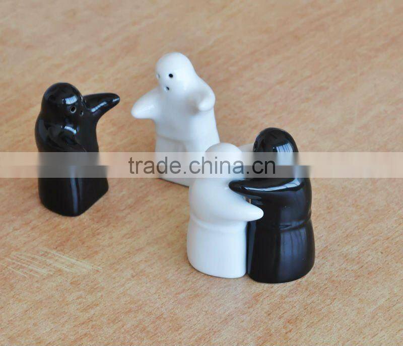 2pcs ceramic salt & pepper shaker set with egg shape