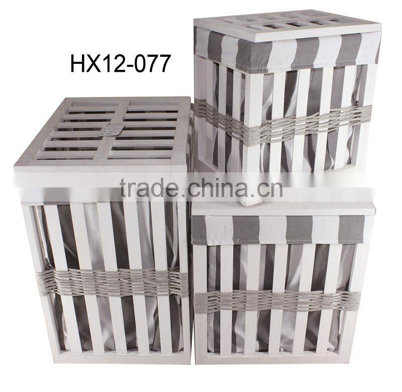 Set of 3 square wood crates with lid and liner, black finish