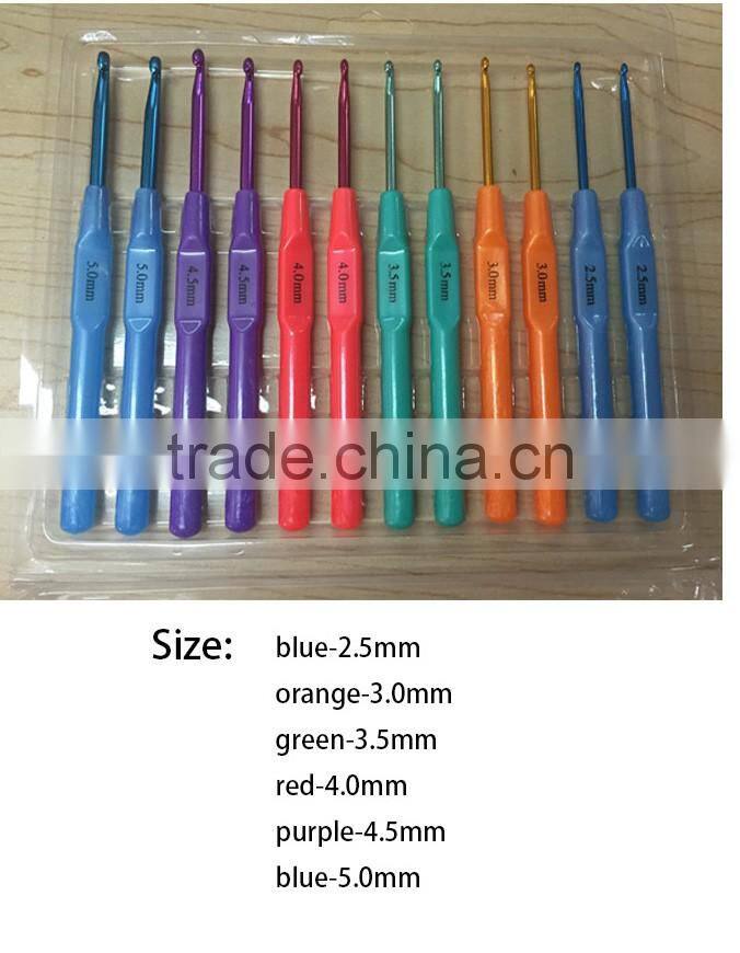 Hot sale crochet hook knitting needle crochet hook set plastic handle with good price