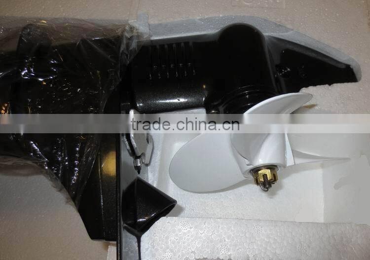 4-stroke outboard motor / boat engine