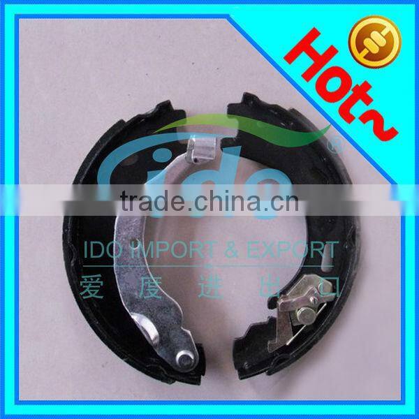 Drum ceramic brake shoe for Land rover discovery LR031947