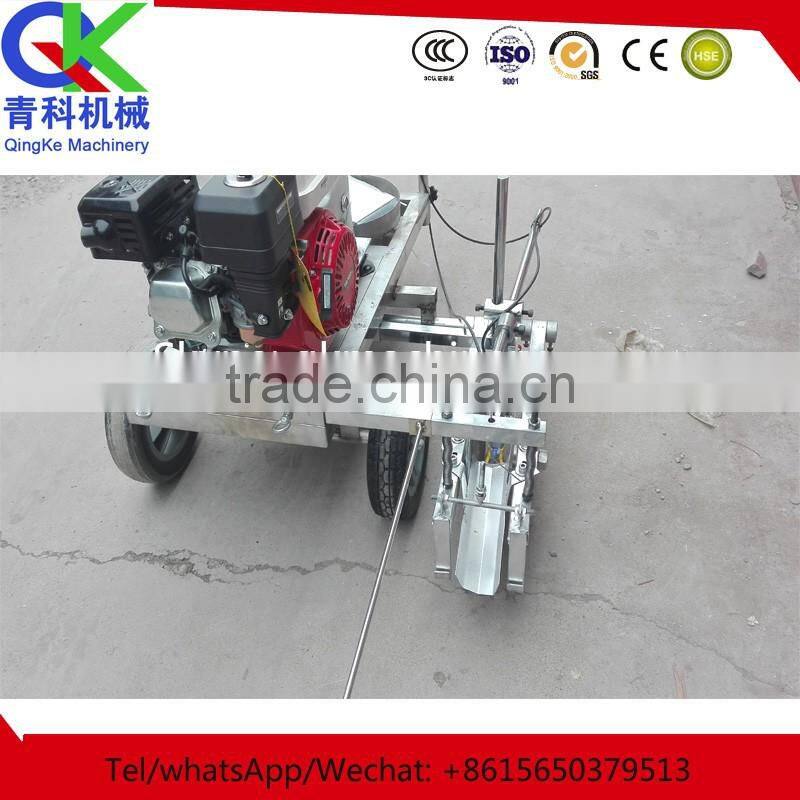 Plastic runway rulling machine with high effect