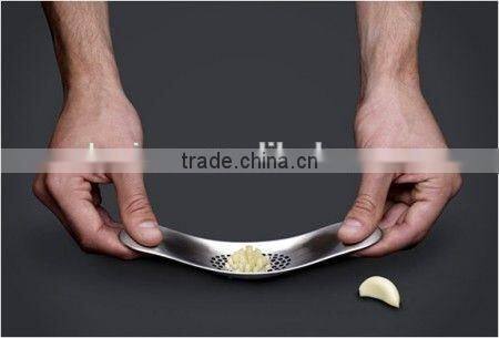 Stainless steel garlic press/ garlic crusher/ garlic rocker