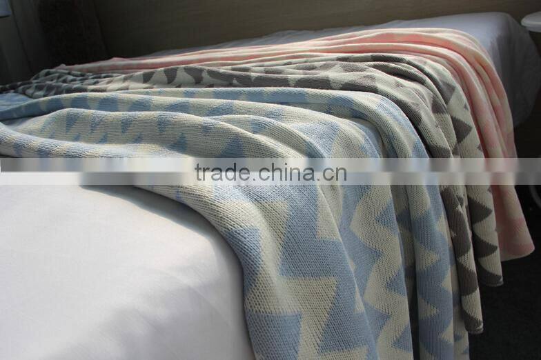King size 100% organic cotton zigzag knitted blanket