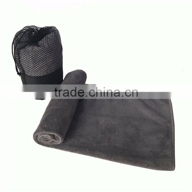 Wholesale 100% cotton plain soft zip pocket custom design sport gym towels pocket sport towel with embroidery logo