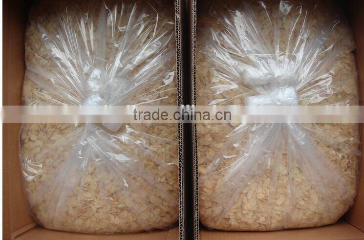 dehydrated garlic flakes