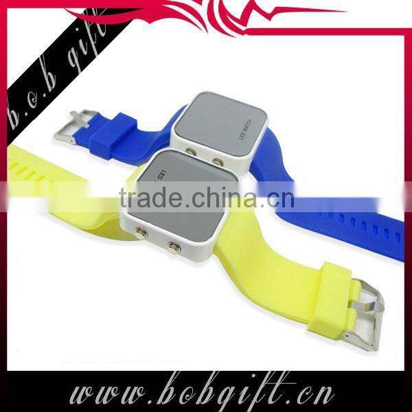 2014 popular cheap fashsion LED silicone watch with mirror