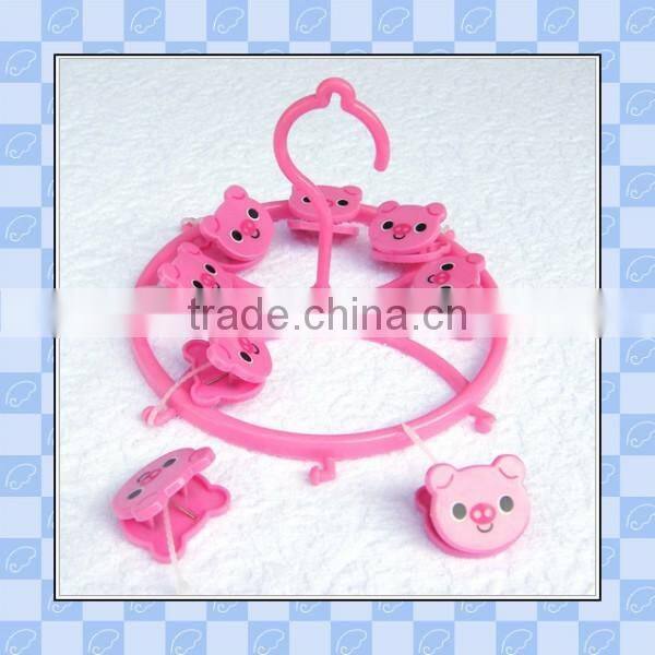 customized hot sell cheap high quality round plastic hanger with samll bear shape lips manufacturer in shenzhen