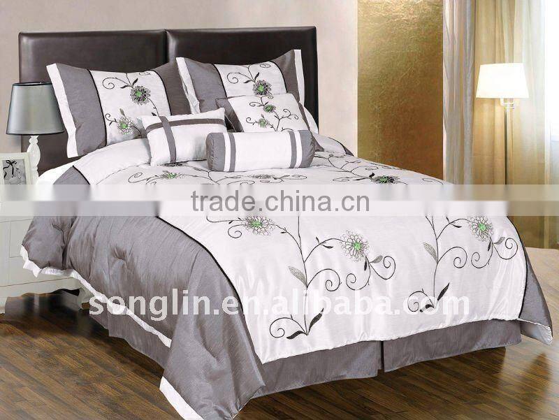7Pcs Embroideried Comforter Set