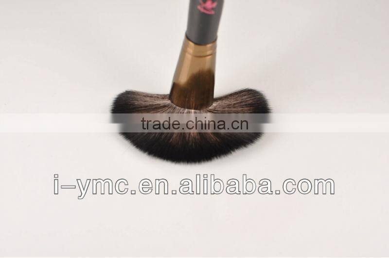 Small Golden Flat Brush Blusher Brush with Goat Hair Plastic Handle