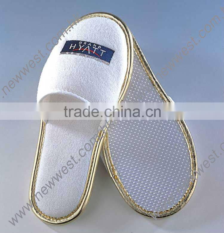 High Quality Fashionable Comfortable and Cheap Slippers