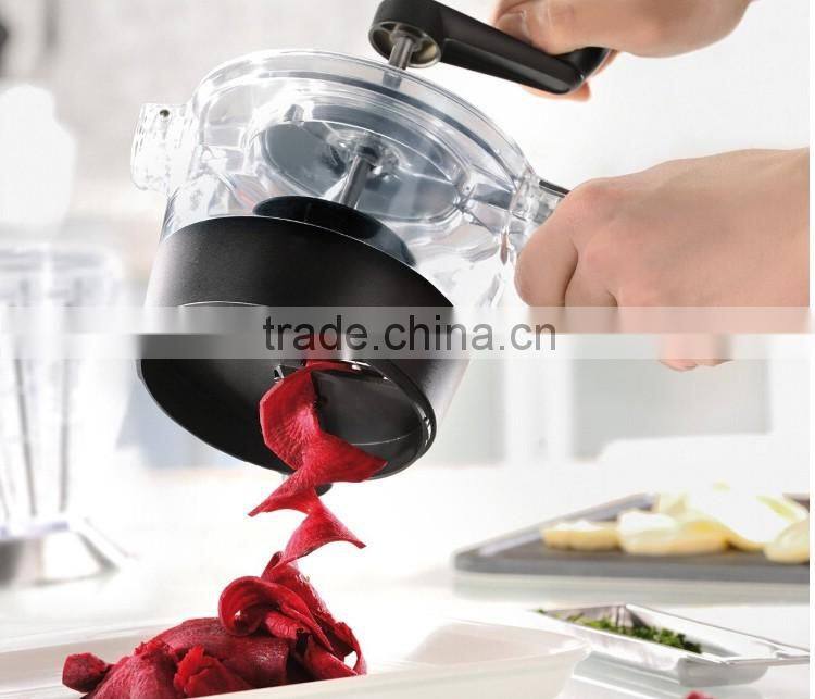 Easy-to-handle vegetable slicer and chopper