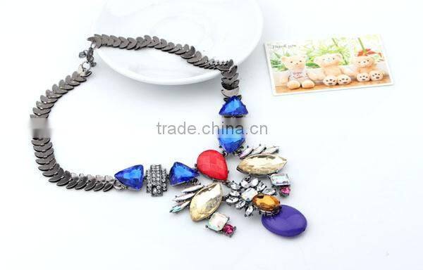 New Luxury Acrylic Choker Collar Vintage Pendant Statement Necklace Women Fashion Necklaces for Women