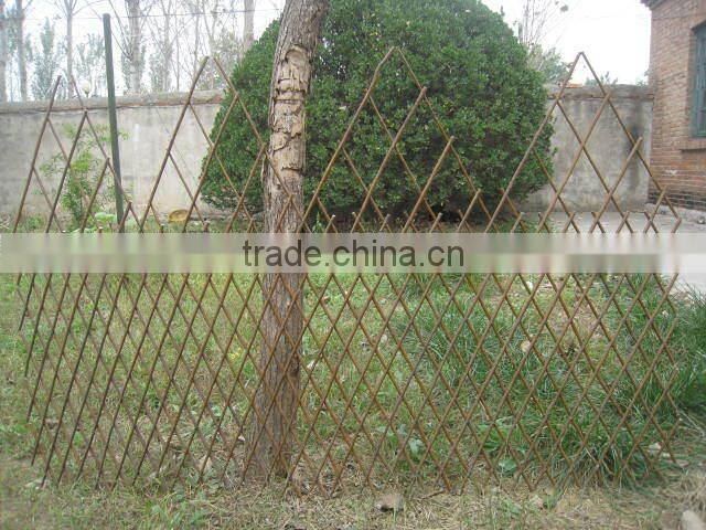 Expanding willow garden trellis