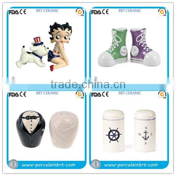 Bride and groom Salt and Pepper Shaker Wedding Favors