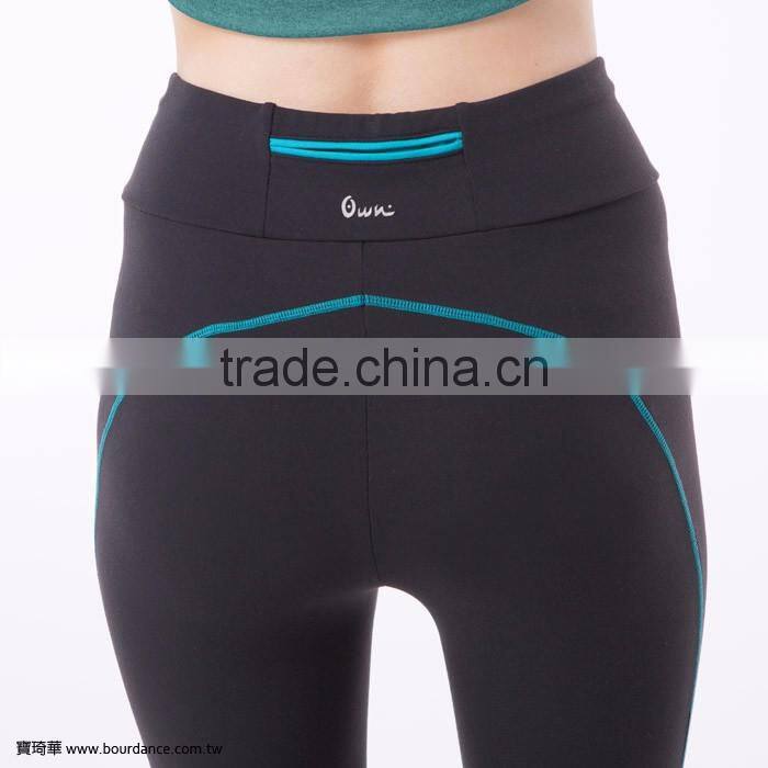 Women wear supplex color coverstitch yoga pants
