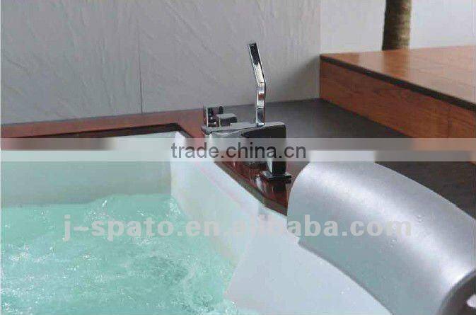 Built-in acrylic swimming pool