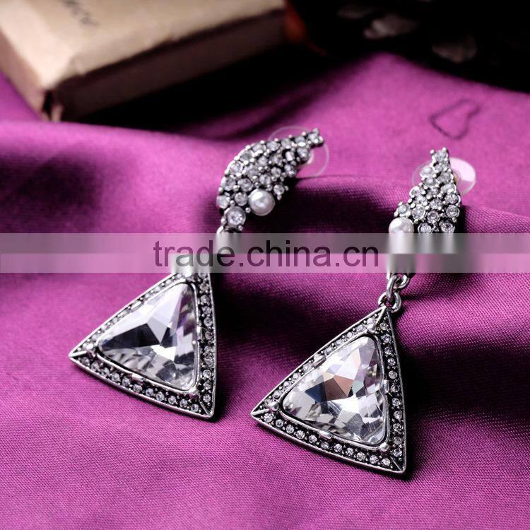 Simple Fashion Hot Sale Exquisite Elegant triangle earring, alloy earring with rhinestone
