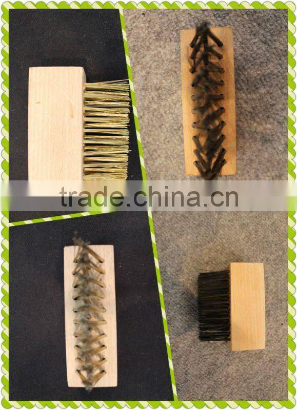 109-A BRUSH WITH WOODEN HANDLE