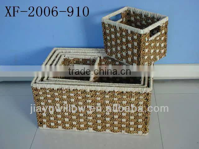 Wicker trash can