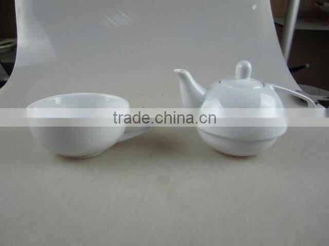 round porcelain tea pot with cup set