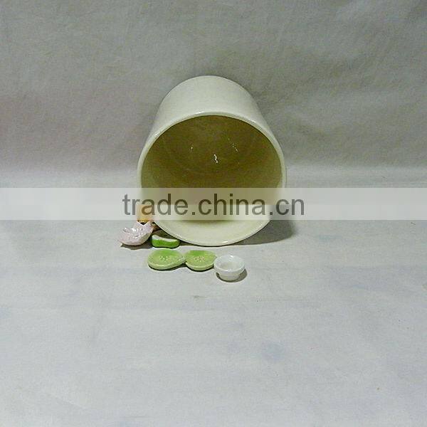 Painting ceramic Treat Jar