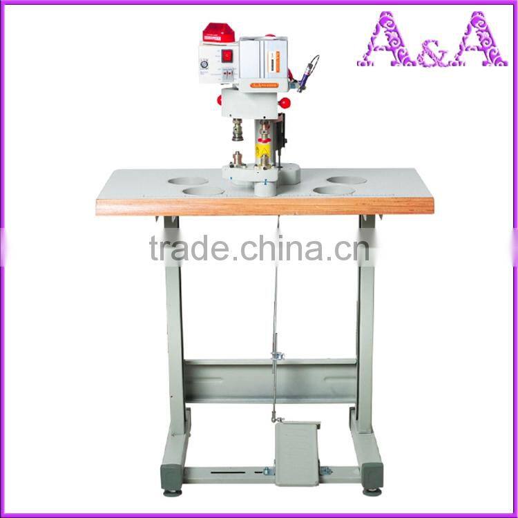 Automatic Plastic Snap Button Attaching Machine