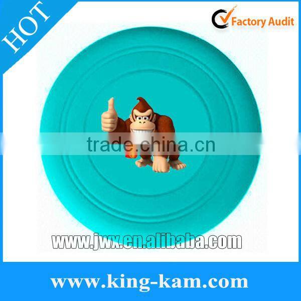 Frisbee games to play outside with your pets