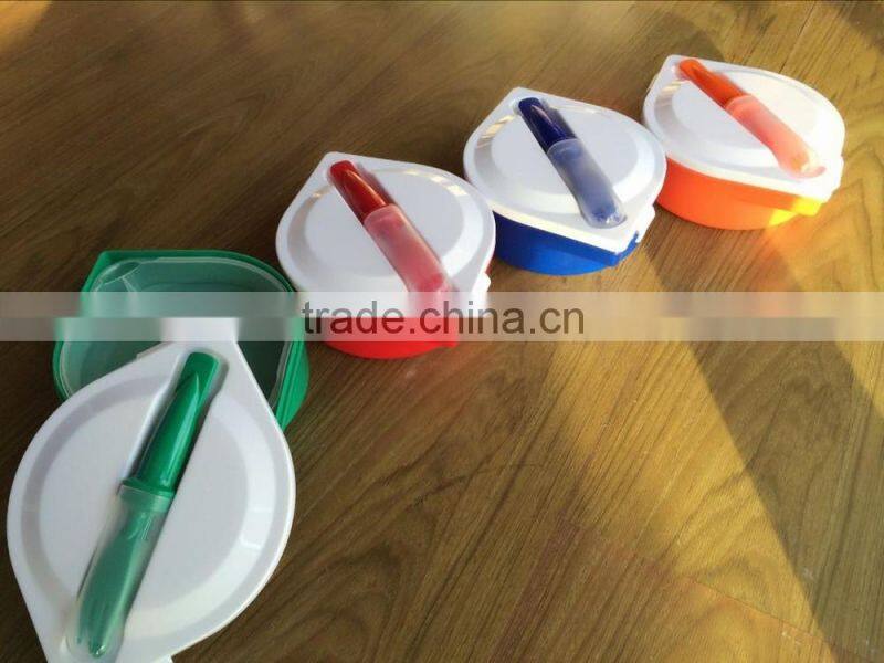 2015 new design colorful eco-friendly plastic lunch box with cutlery set