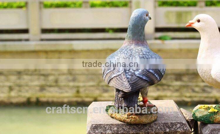 christmas pigeon statues