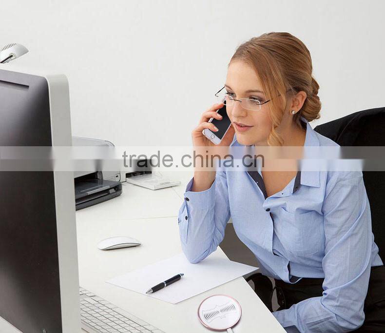 Cordless qi wireless mobile phone charger for charging compatible phones