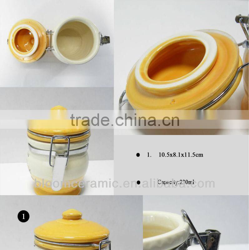 Unique rubber sealed bulk spice jar