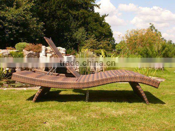 Modern PE rattan lounger