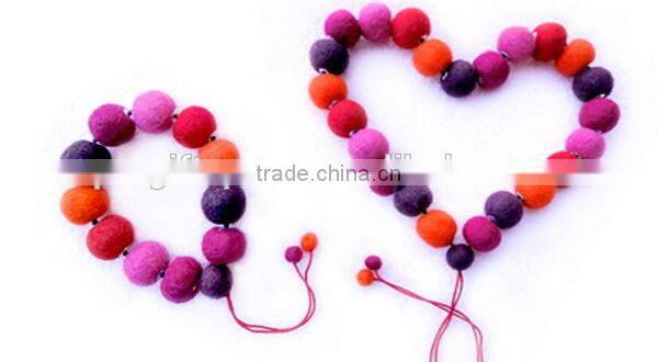 2017 new products alibaba website china supplier wedding promotional gift felt fabirc european bead landing bracelet design