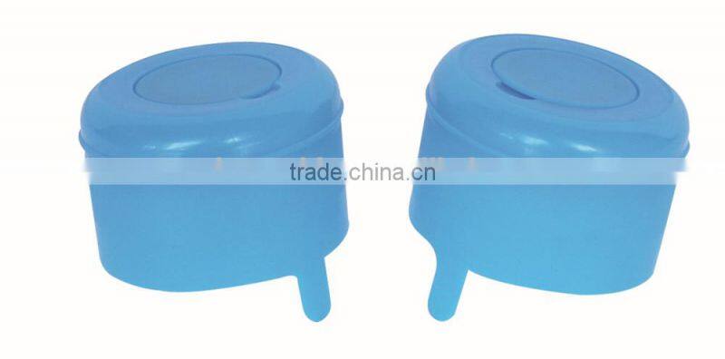 Automatic plastic cap injection molding machine