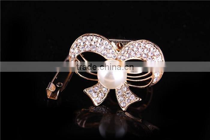 Handmade fashion jewelry gold plated zinc alloy full jewelled bowknot scarf clip brooch