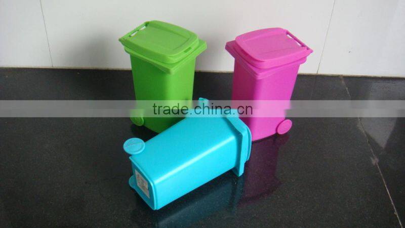 Creative Mini Plastic Trash Can on the desk