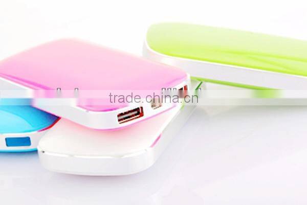 Shenzhen factory Private power banks, 4400MAH-5200MAh Customize capacity mobile charger Pink color portable power bank for Lady
