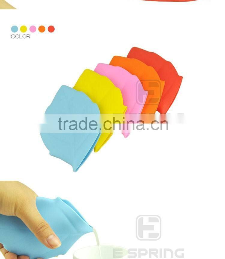 Leaf Cup Carry-on Silicone bottle cup
