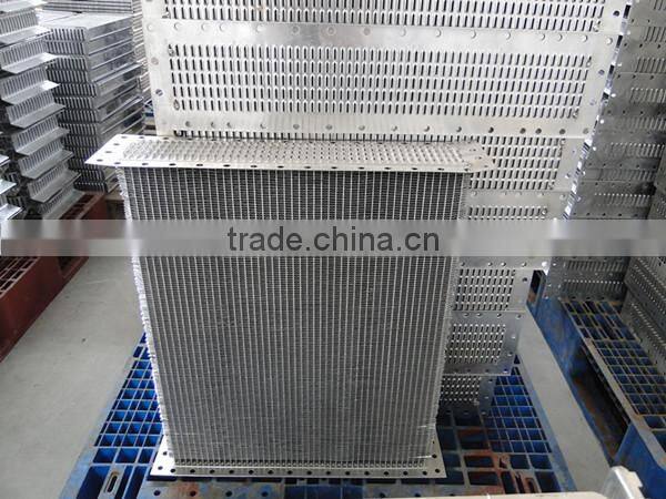 Aluminum radiator core assembly with header plate